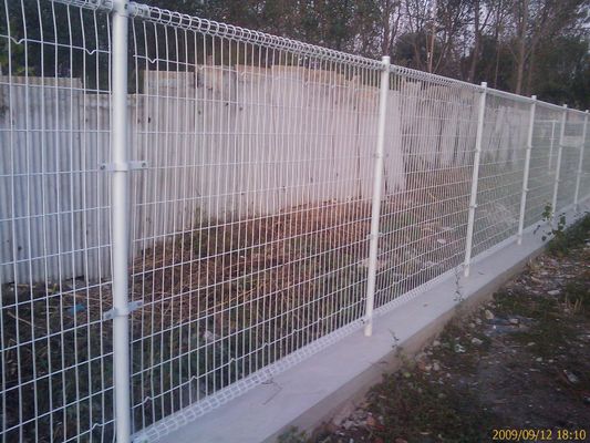 Primero plano idílico galvanizado modificado para requisitos particulares 3,0 - 6.0m m de la cerca de la cerca del revestimiento de acero del doble